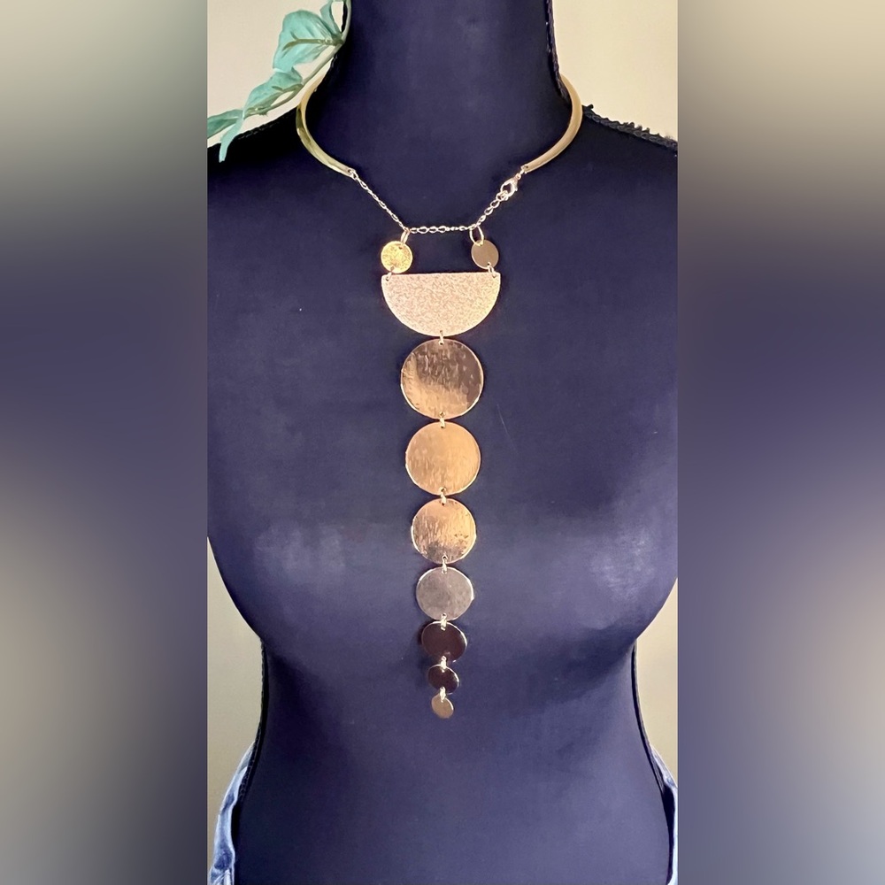 GOLD CIRCLES CHOKER NECKLACE